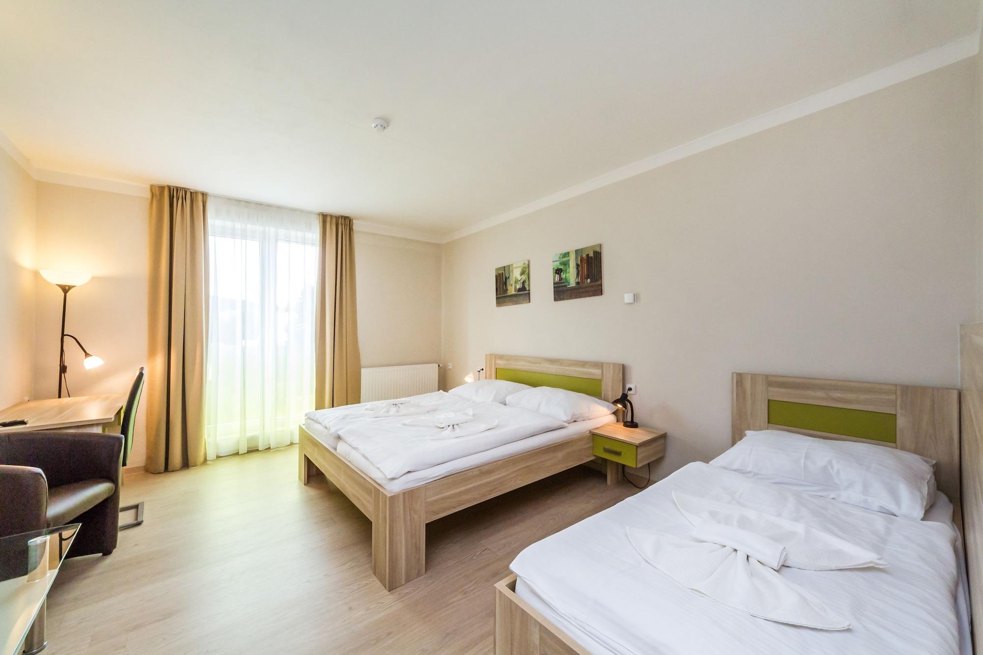 Nad Kralovnou Hotel & Restaurant ปราก ภายนอก รูปภาพ