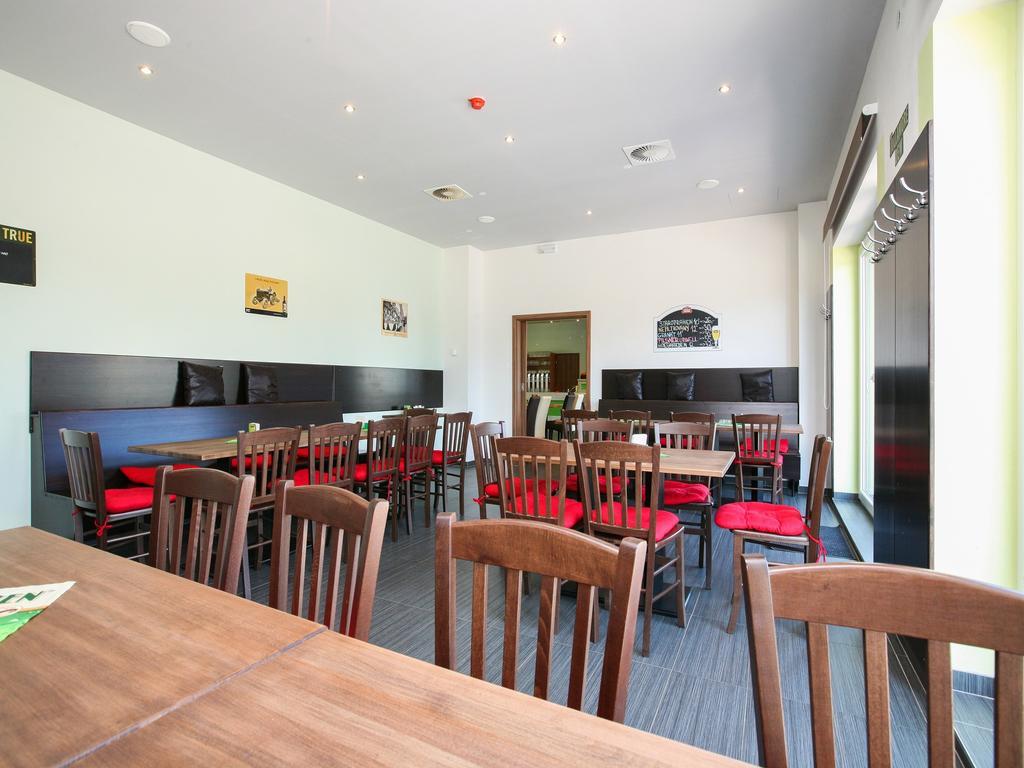 Nad Kralovnou Hotel & Restaurant ปราก ภายนอก รูปภาพ
