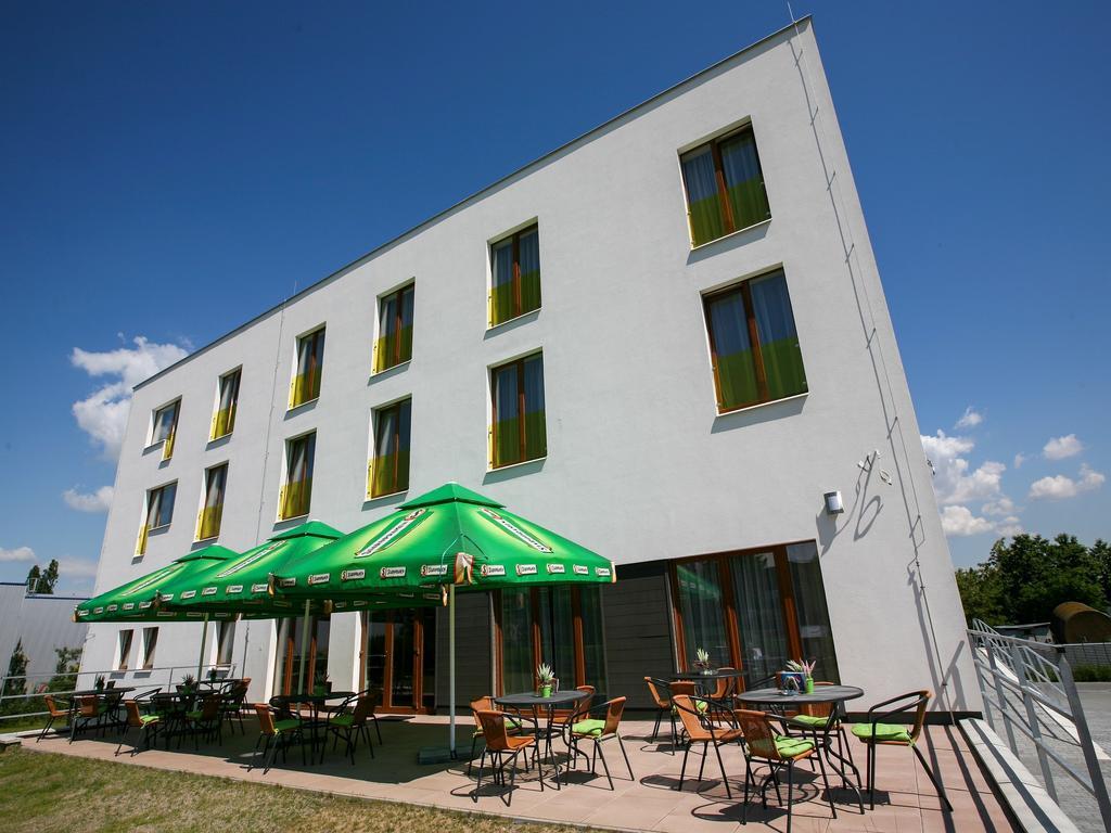 Nad Kralovnou Hotel & Restaurant ปราก ภายนอก รูปภาพ