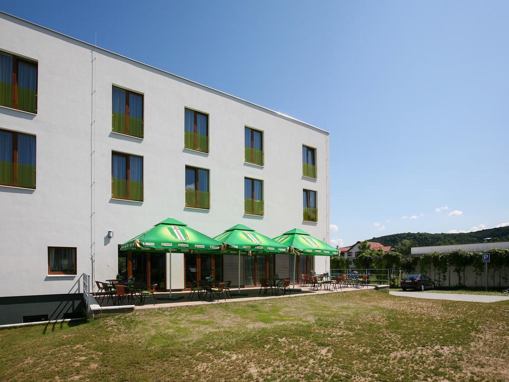 Nad Kralovnou Hotel & Restaurant ปราก ภายนอก รูปภาพ