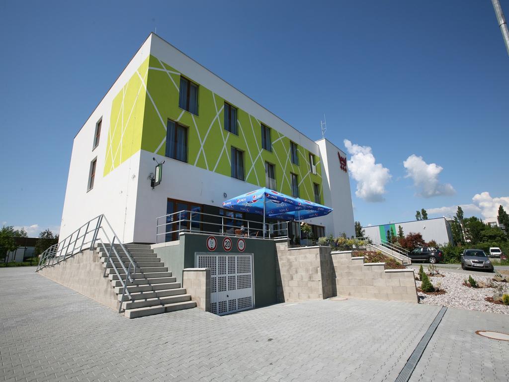 Nad Kralovnou Hotel & Restaurant ปราก ภายนอก รูปภาพ