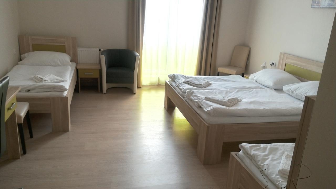 Nad Kralovnou Hotel & Restaurant ปราก ภายนอก รูปภาพ